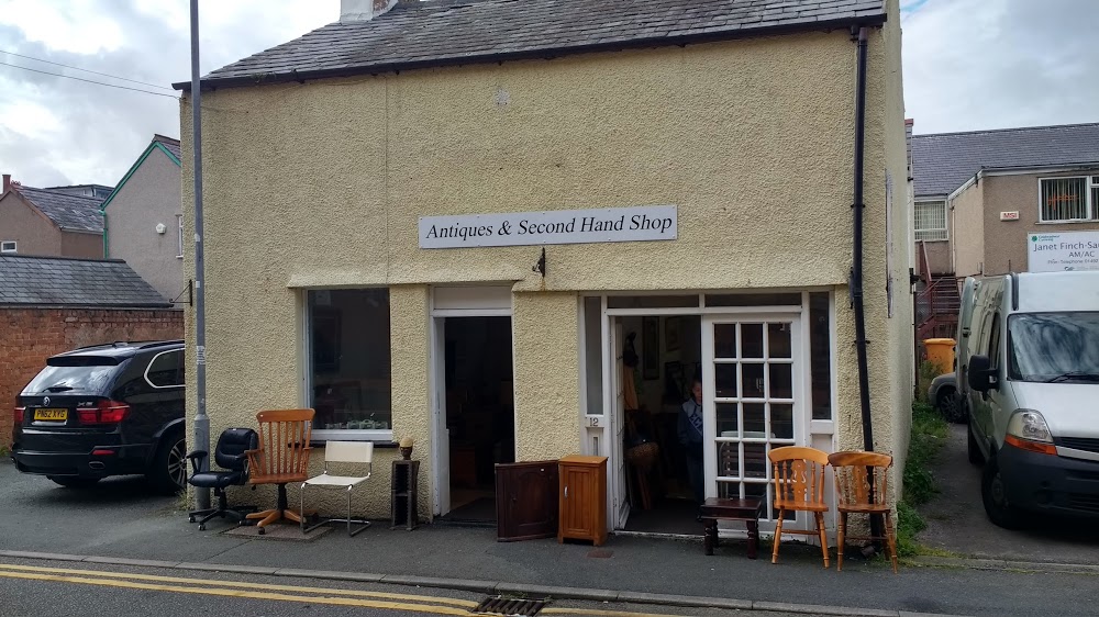 Antiques & Second Hand Shop